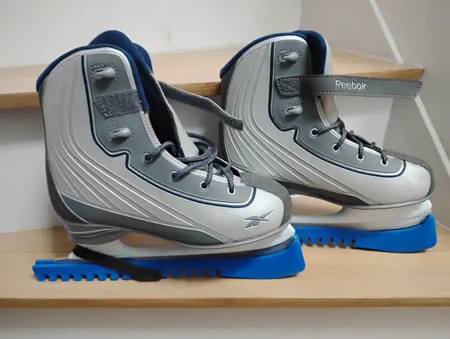 ((( Reebok Softboot Figure Skates ( size 8 women's)))