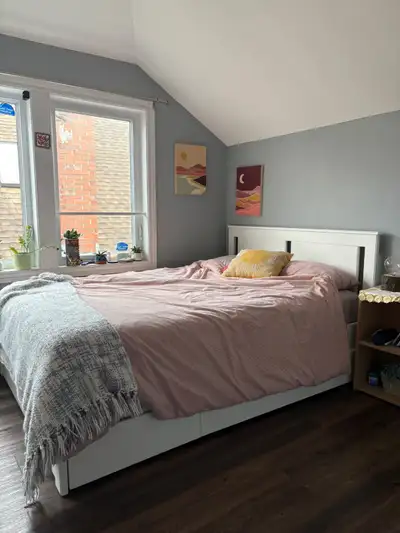We have 2 rooms currently available for summer sublet located on the top two floors at 1598 Chestnut...