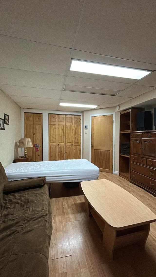 CHÂTEAUGUAY - Big Private Room/ Grande Chambre Privee — photo 1