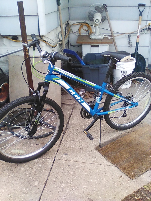 CCM MOUTAIN BIKE 24 IN. WHEELS Mountain Windsor Region Kijiji