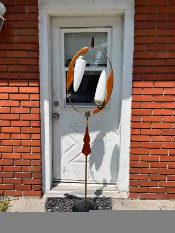 Lampe sur pied mid century 1960 mcm floor lamp in Indoor Lighting & Fans in City of Montréal - Image 7