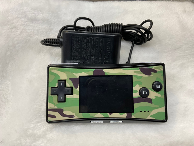 Gameboy Micro w/charger & camo faceplate in Older Generation in North Bay - Image 2