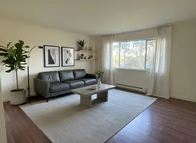 Rent: $2,250/month plus utilities shared with owner Bedrooms: 2 Bathrooms: 1 Size: Approx. 1,121 sq...