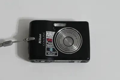 Nikon Coolpix L12 Digital Camera - LIKE NEW CONDITION - Y2K!, View more