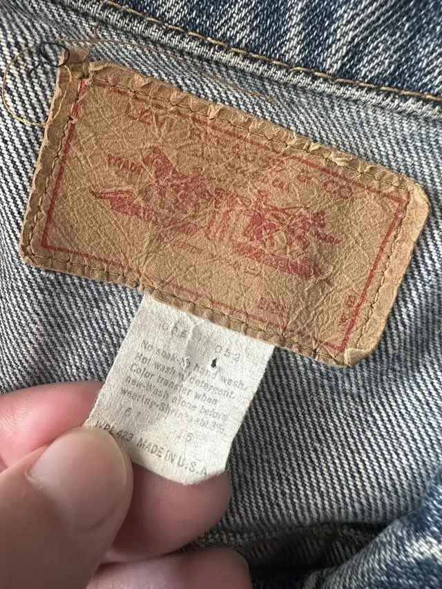 Vintage Levi's made in USA trucker jacket type III men's 80s in Men's in City of Toronto - Image 9