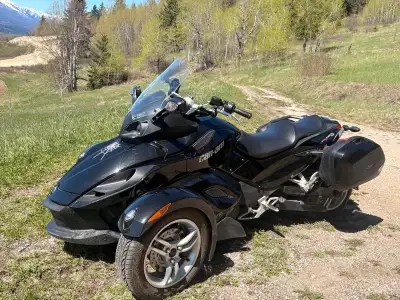 Very low km (14,000) Can Am spyder in good shape. Manual transmission. Large frunk. Holds a helmet a...