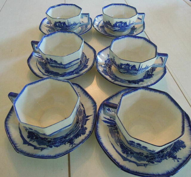 Vintage Royal Doulton Dalton Norfolk Blue & White china in Arts & Collectibles in Markham / York Region - Image 2