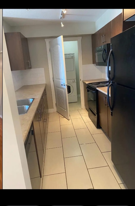 2 Bedroom and 2 full washroom apartment is available in Chilliwa Long