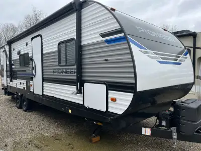 2022 Pioneer BH270 Travel Trailer – Like New! Please read full description. Feel free to message for...