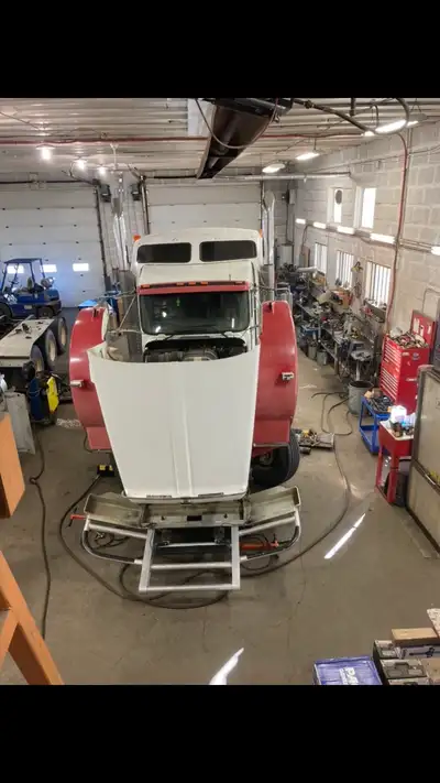 HIRING HEAVY DUTY TRUCK / TRAILER MECHANICS., View more