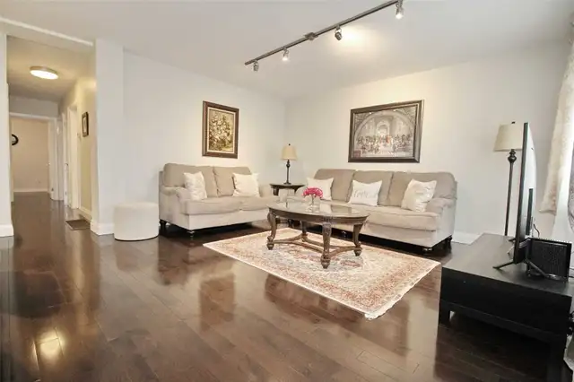 room for rent in Room Rentals & Roommates in City of Toronto - Image 5