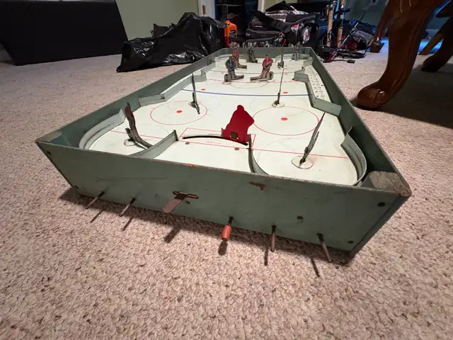 Toronto VS Montreal vintage table game in Arts & Collectibles in London - Image 6