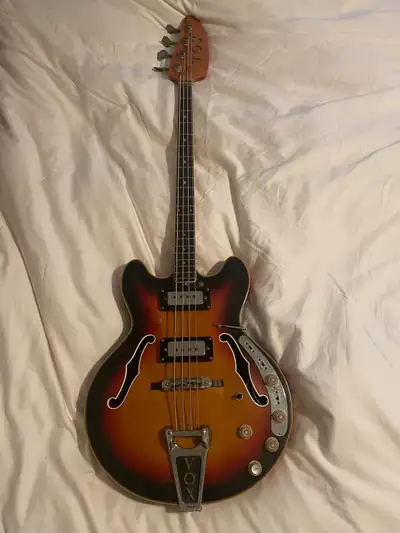 Vintage Vox Sodewinder Bass Guitar, View more