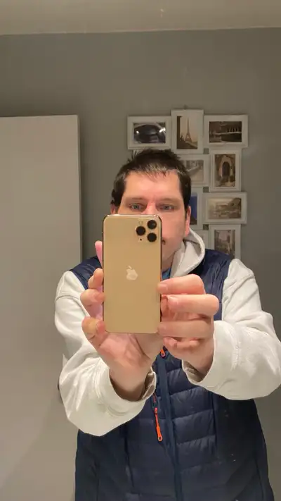 Looking to trade my mint condition gold iPhone 11 pro with 81%battery health and 256gb storage pleas...