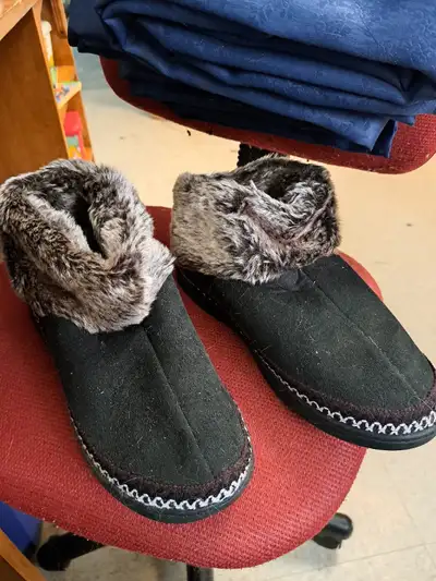Ladies slippers, View more