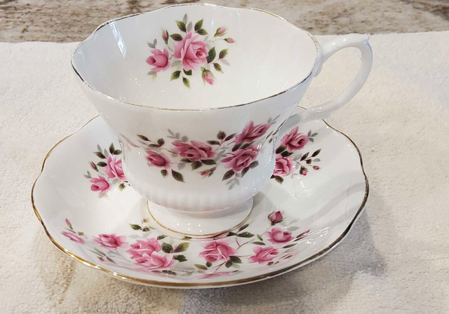 Royal Albert teacup and saucer in Arts & Collectibles in Hamilton