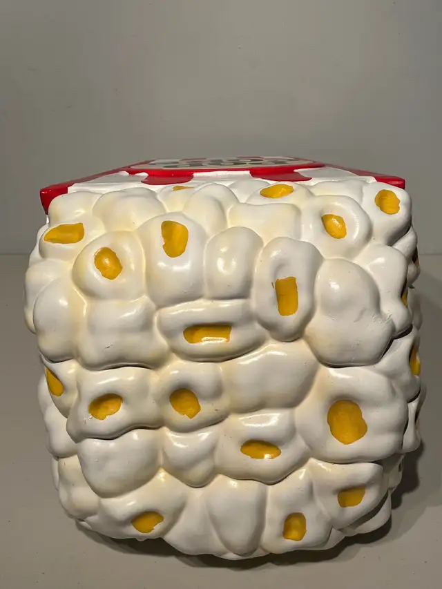 Giant Size Movie Theatre Popcorn  Ceramic Stool Table Display  in Arts & Collectibles in Ottawa - Image 6