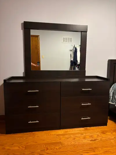 LIKE NEW - Queen Bedroom Set & Dresser with Mirror, View more