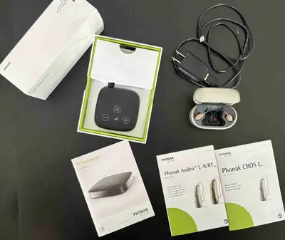 A) Phonak Lumity L90-R CROS Hearing System – Like New (Rechargeable) Barely used premium Phonak CROS...