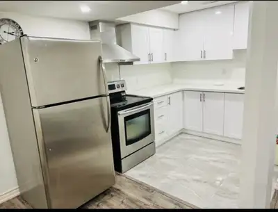 Modern Spacious Basement in Prime Pickering (Seaton) This bright and spacious Basement includes: • 1...