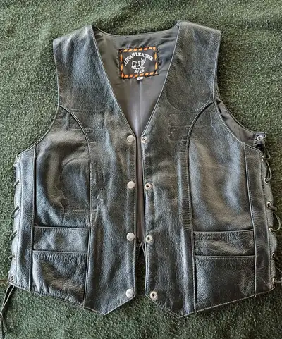 Women's Black Motorcycle Vest (L), View more