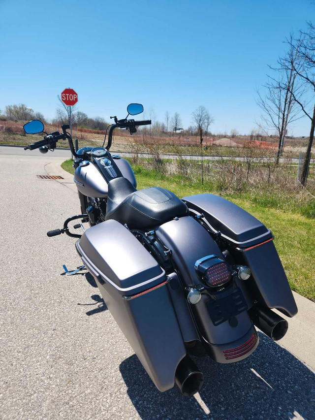 HD Road king Special  2017 in Touring in Guelph - Image 4