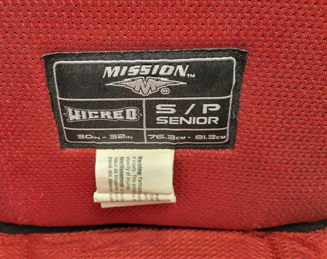 Senior Ice Hockey Pants & Floating Spine Protector size small in Hockey in Windsor Region - Image 8