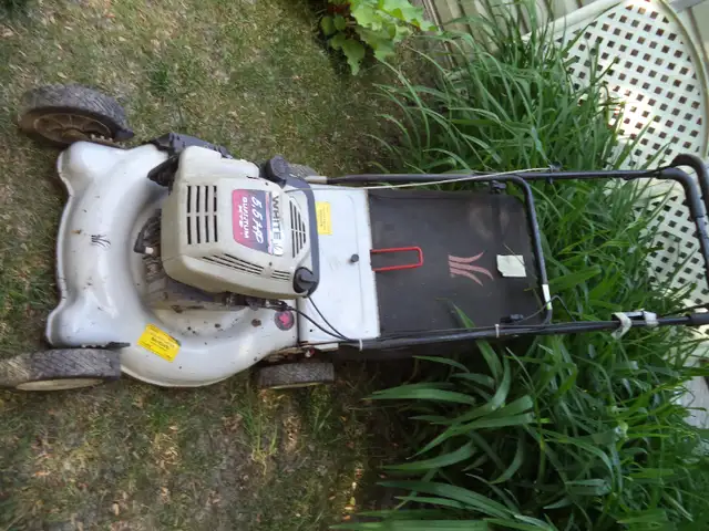 tondeuse à gazon in Lawnmowers & Leaf Blowers in Longueuil / South Shore - Image 2
