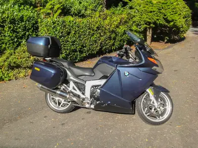 Selling a Deep blue metallic sport touring BMW in fine condition. All the features BMW offered: ESA(...