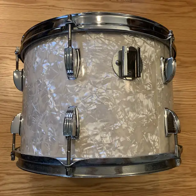 Vintage Ludwig Tom Drum 1976 13” x 9” - White Mother of Pearl in Drums & Percussion in Cambridge - Image 5