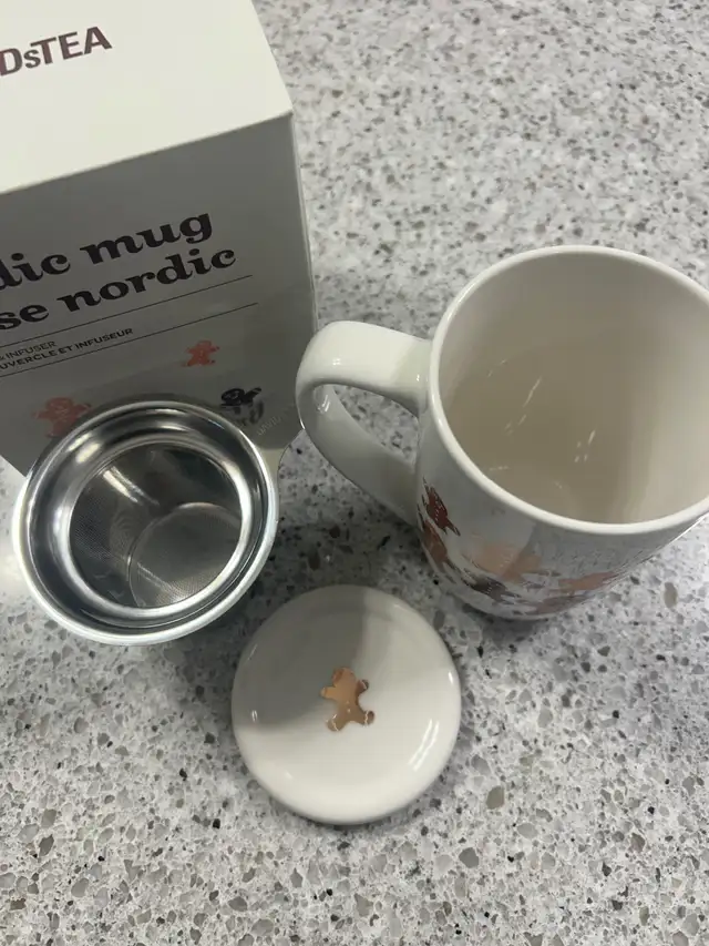 DAVIDsTEA Nordic Mug with Lid and Infuser in Kitchen & Dining Wares in Calgary - Image 5