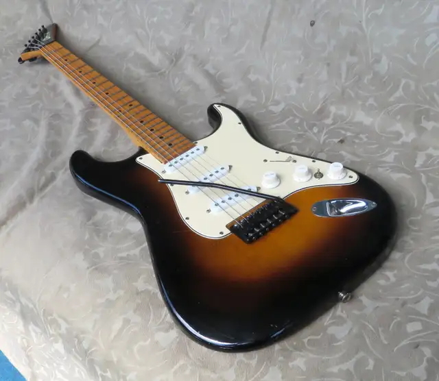 1986 CHARVEL JACKSON BROWN  IVORY 1A3S TREMOLO ELECTRIC GUITAR in Guitars in City of Toronto - Image 11