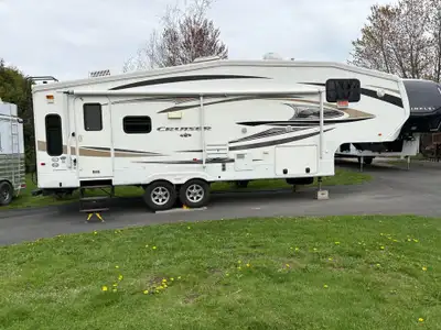 Année 2011 Modèle CF285RL Patriot Provincial Fifth wheel très bien entretenue. Pneu changé sep 2023...
