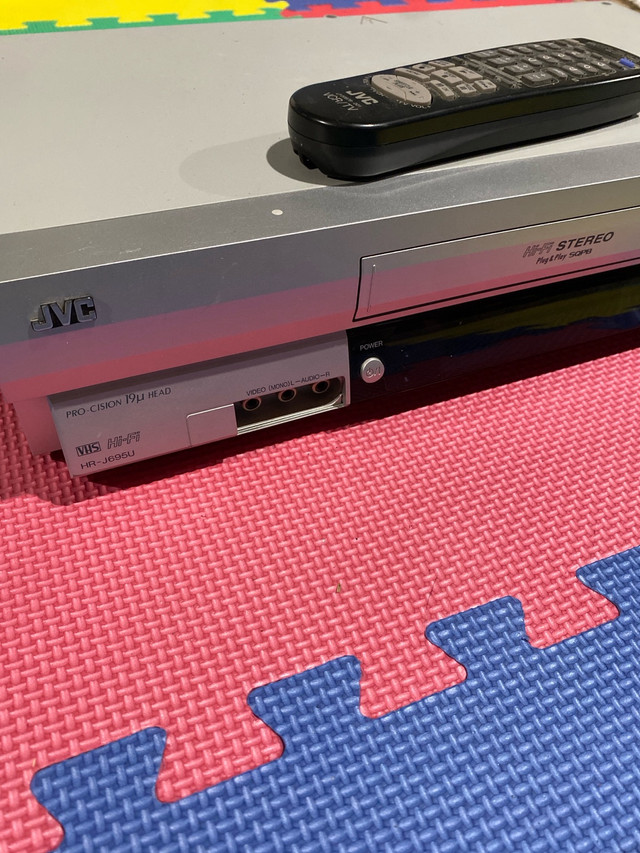 VHS -JVC VCR with remote in Video & TV Accessories in London - Image 3