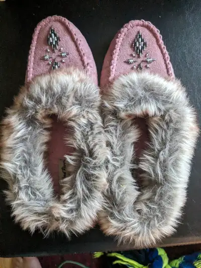 Ladies moccasin slippers