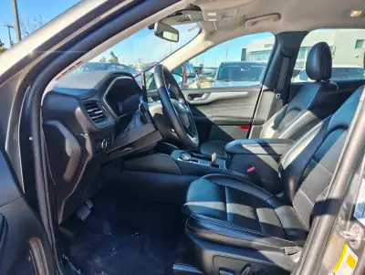 2025 Ford Escape Platinum 601A 2.0T AWD | Navigation | Heated Leather Seats/Steering Wheel | Dual Zo...