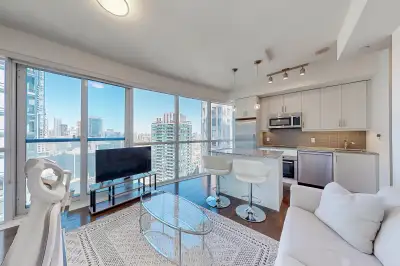 1 Bed Condo for Rent – 1 The Esplanade (Yonge & Front)