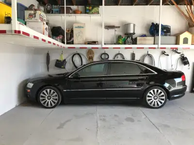 Audi A8L noir fantôme intérieur amareto Remiser chaque hiver En bonne condition.
