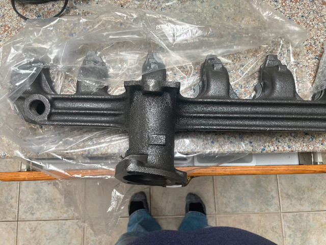 300 ford f600 exhaust manifold in Engine & Engine Parts in Strathcona County - Image 2