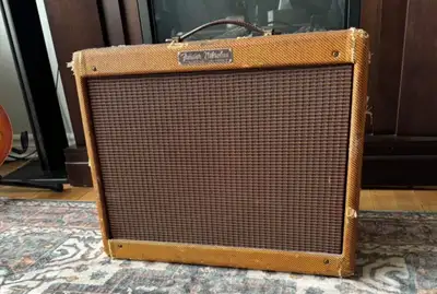 1958 Fender Tweed Vibrolux amplifier, original other than a few caps, a tube, grounded cable and a f...