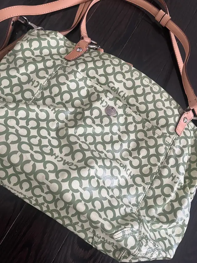 Coach Vintage Green Shoulder Bag in Women's - Bags & Wallets in Mississauga / Peel Region - Image 5