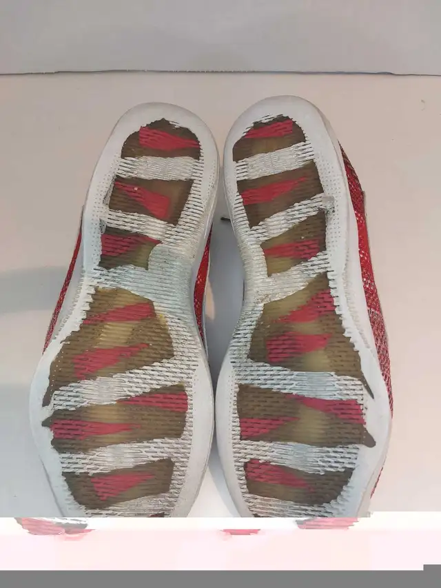 Nike Kobe 11 Elite Low in Men's Shoes in Oshawa / Durham Region - Image 8