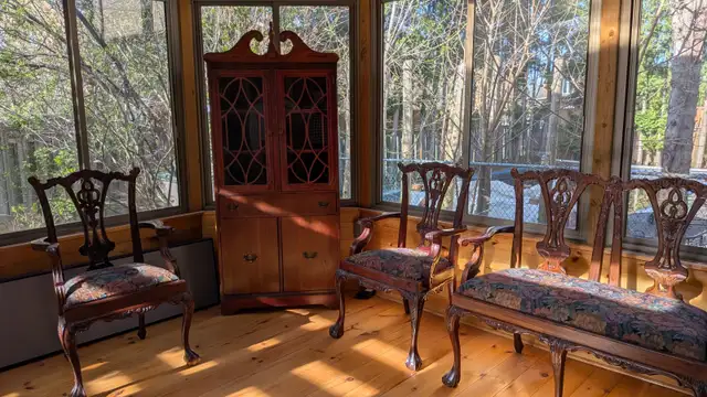 Antique Mahogany China Cabinet in Hutches & Display Cabinets in City of Toronto - Image 3