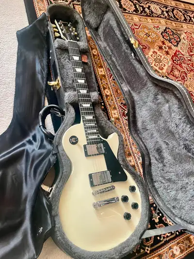 Gibson Les Paul Studio Guitar, View more