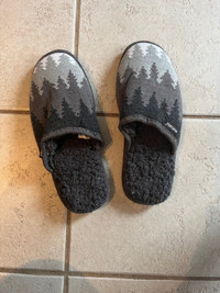 Men’s Mukluks slippers, size12-13