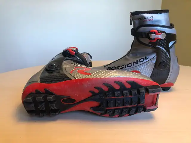 Rossignol Xium Carbon Skate Boots 42 in Ski in Calgary - Image 2