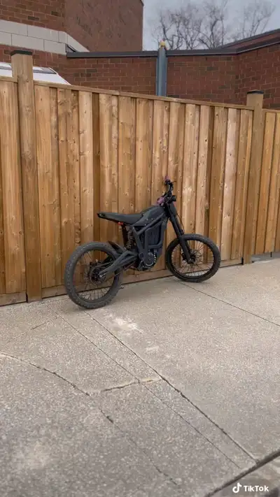 Needs new screen and rear brake pads other then that it’s all good