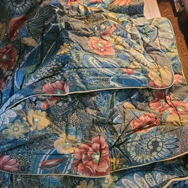 Croscill Vintage Double Comforter set in Bedding in Mississauga / Peel Region - Image 8