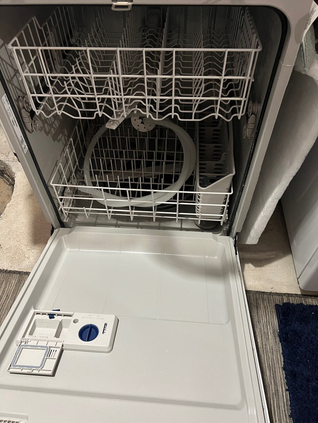 Whirlpool Dishwasher ( white) in Dishwashers in Oakville / Halton Region - Image 2