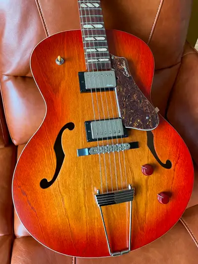 Godin 5th Ave Jumbo HB - Memphis Sun, View more
